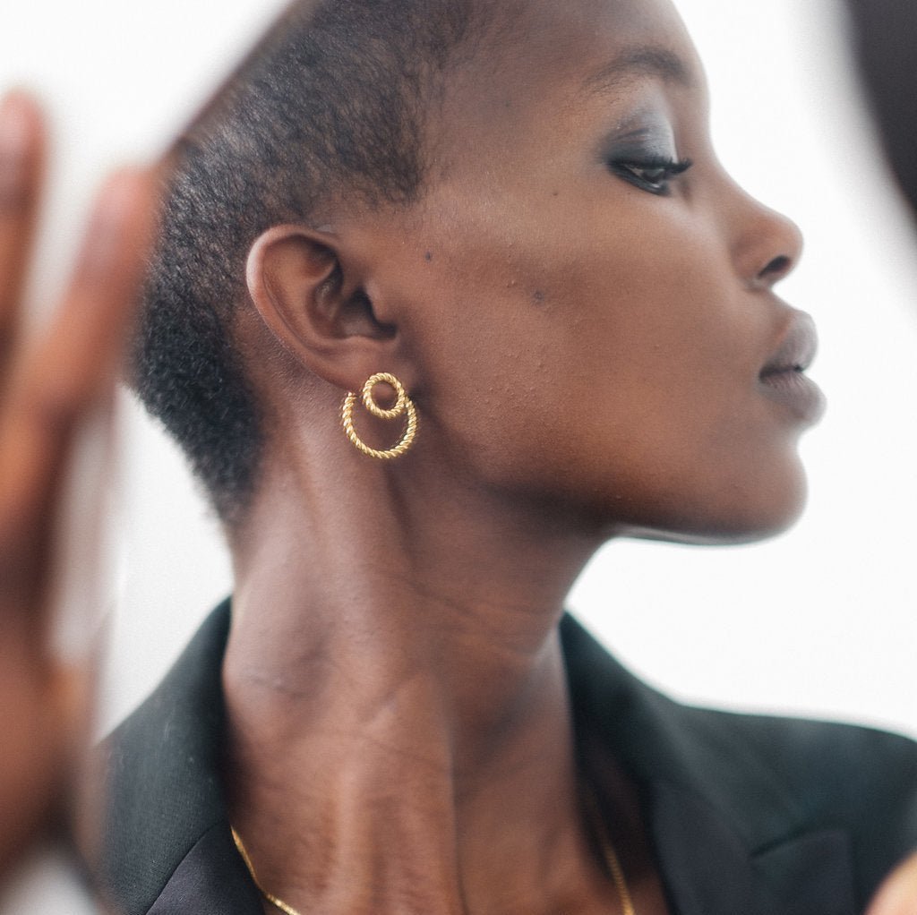 Boucles Calista Ombrée Twist d'oreilles en argent plaqué or de la créatrice de bijoux belge Aurore Havenne