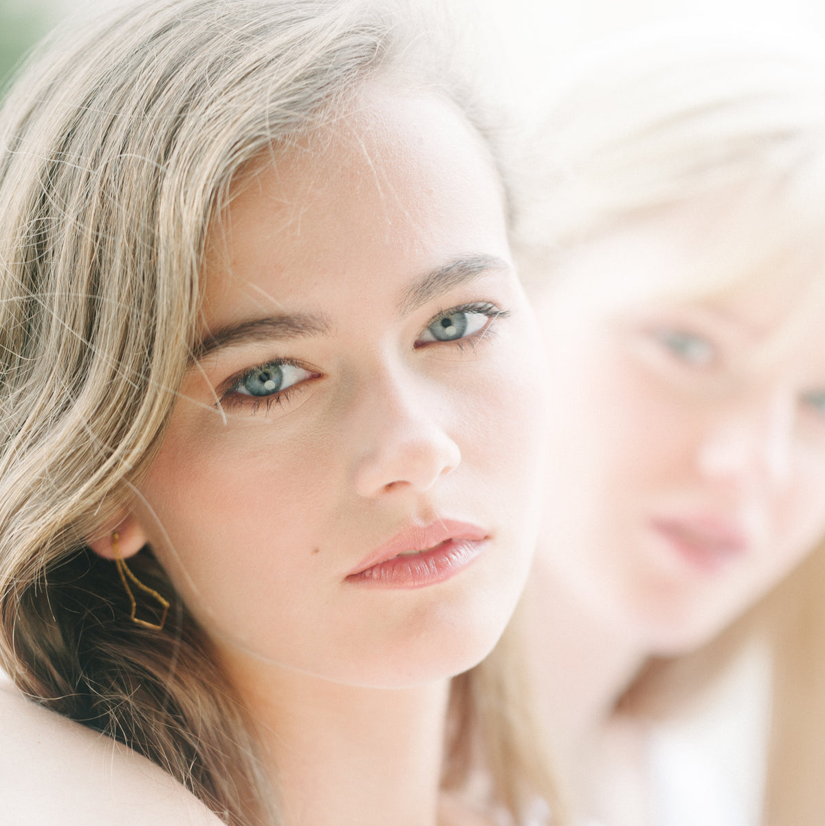 boucles d'oreilles unity triangle plaqué or, forme épurée et sophistiquée