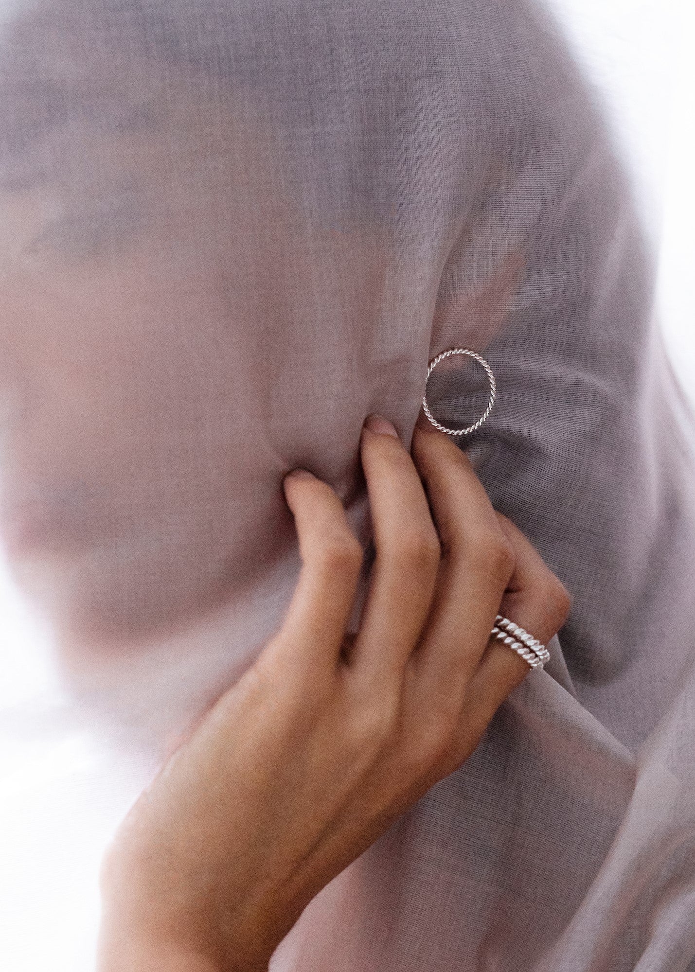 twist bijoux minimalistes et intemporels en argent collier bracelet boucles d'oreilles bague bijouterie belge 