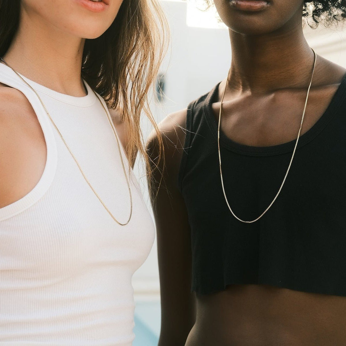 Valerie Rudenko et Evidence Stone portent le Sacha necklace par designer Aurore Havenne