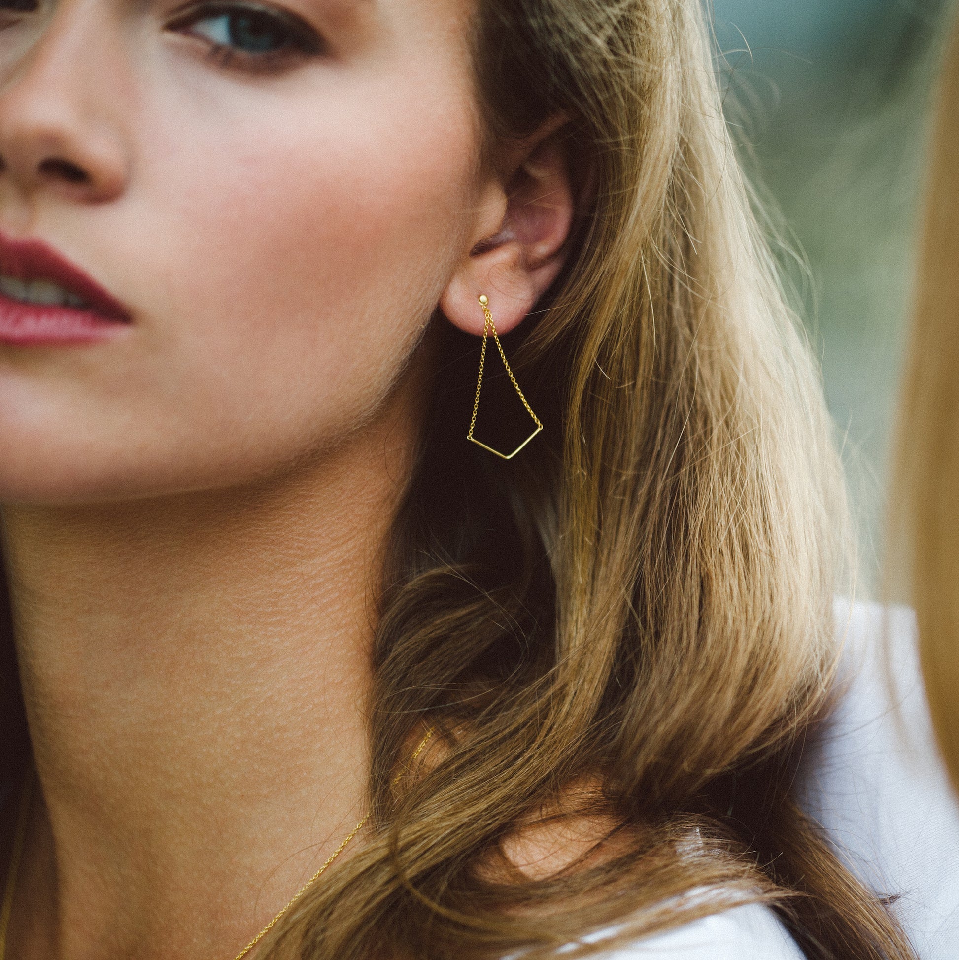 boucles d'oreilles unity triangle plaqué or, forme épurée et sophistiquée