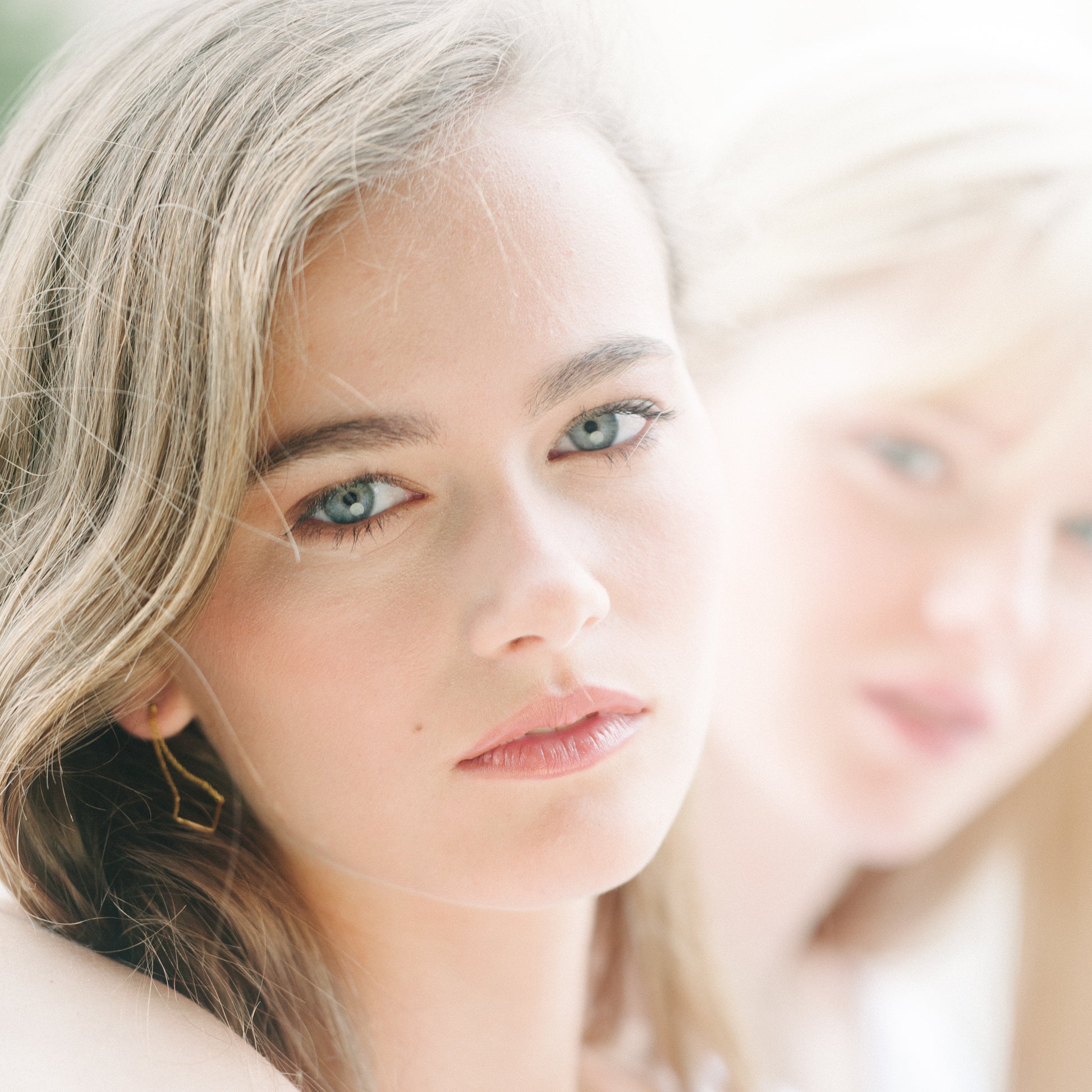 boucles d'oreilles unity triangle plaqué or, forme épurée et sophistiquée