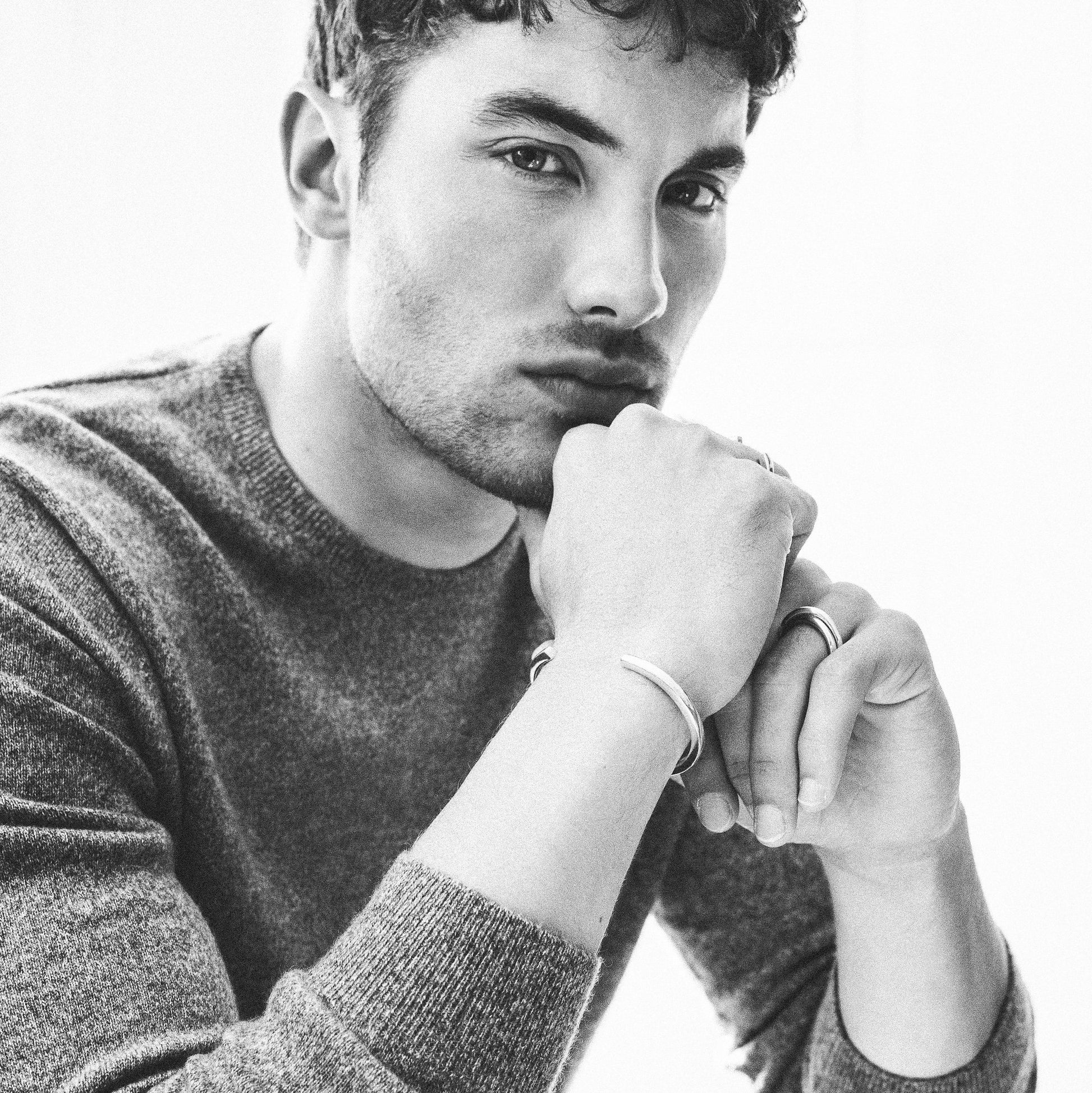 Bracelet en argent plaqué or 4mm ouvert, bijou intemporel unisexe pour homme ou femme