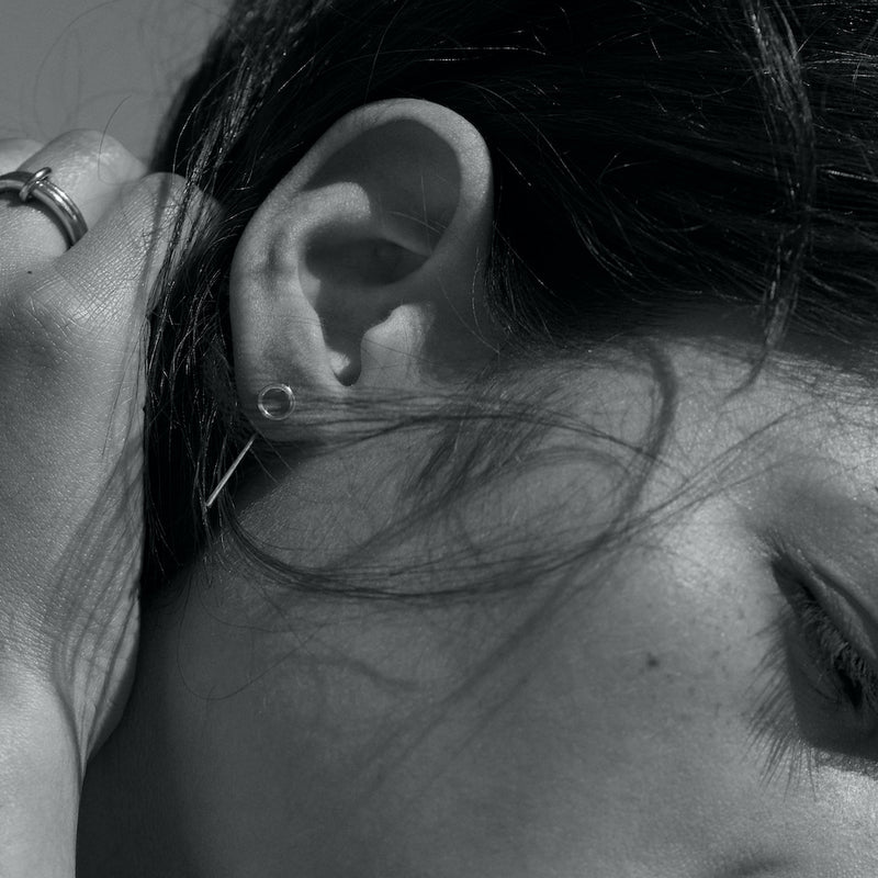 boucles d'oreilles carla en argent simples et modernes femme homme bijouterie belge unisexe