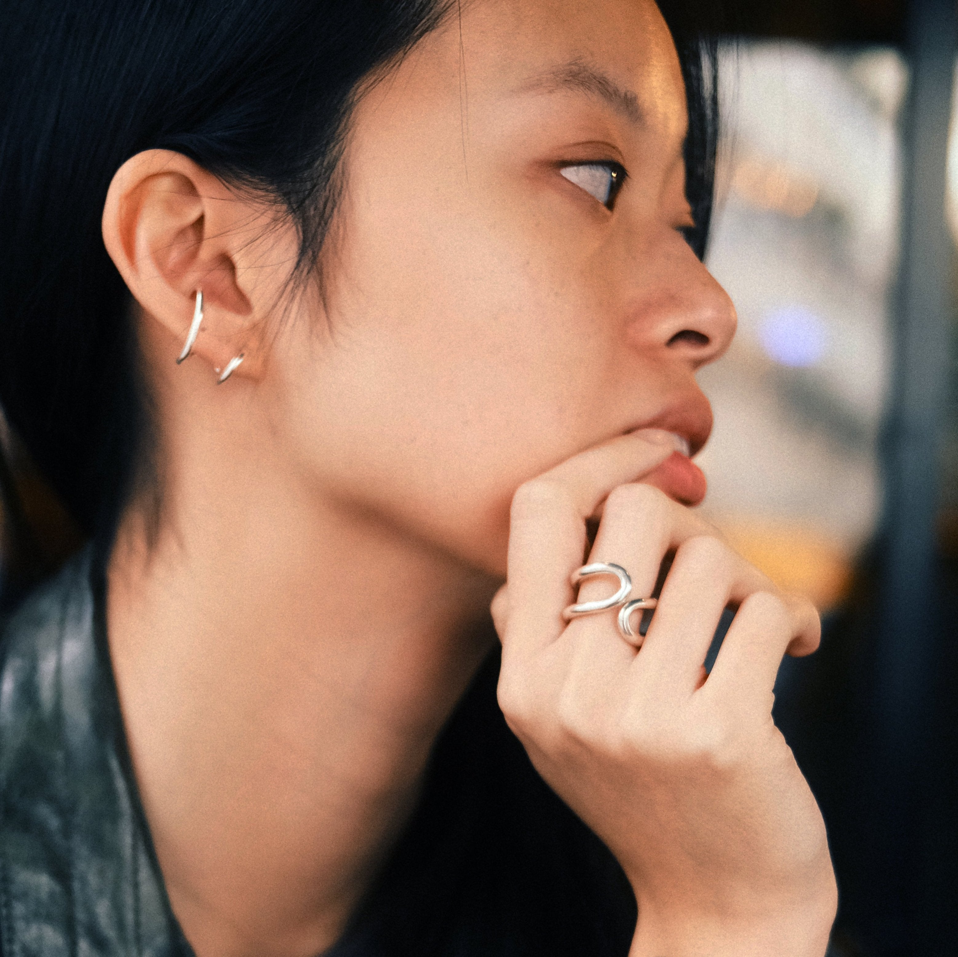 【HYERES LOR】Champagne Moon Silver Gutte Oval Earrings (M) HYERES LOR】Champagne Moon Silver Gutte Oval Earrings (M)