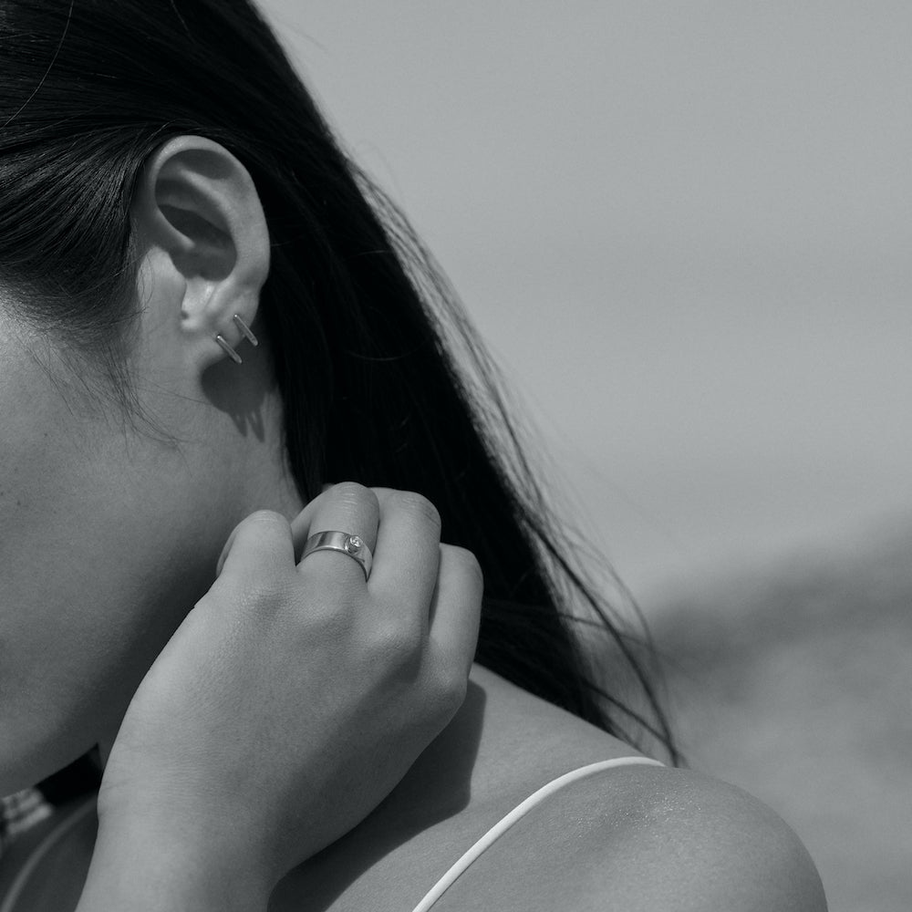 Black and white photo of a model who is wearing the Jasper earrings by Aurore Havenne, photographed by Alice Jacquemin